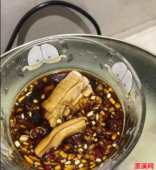 胡椒猪肚鸡：一味难忘的中华美食之旅