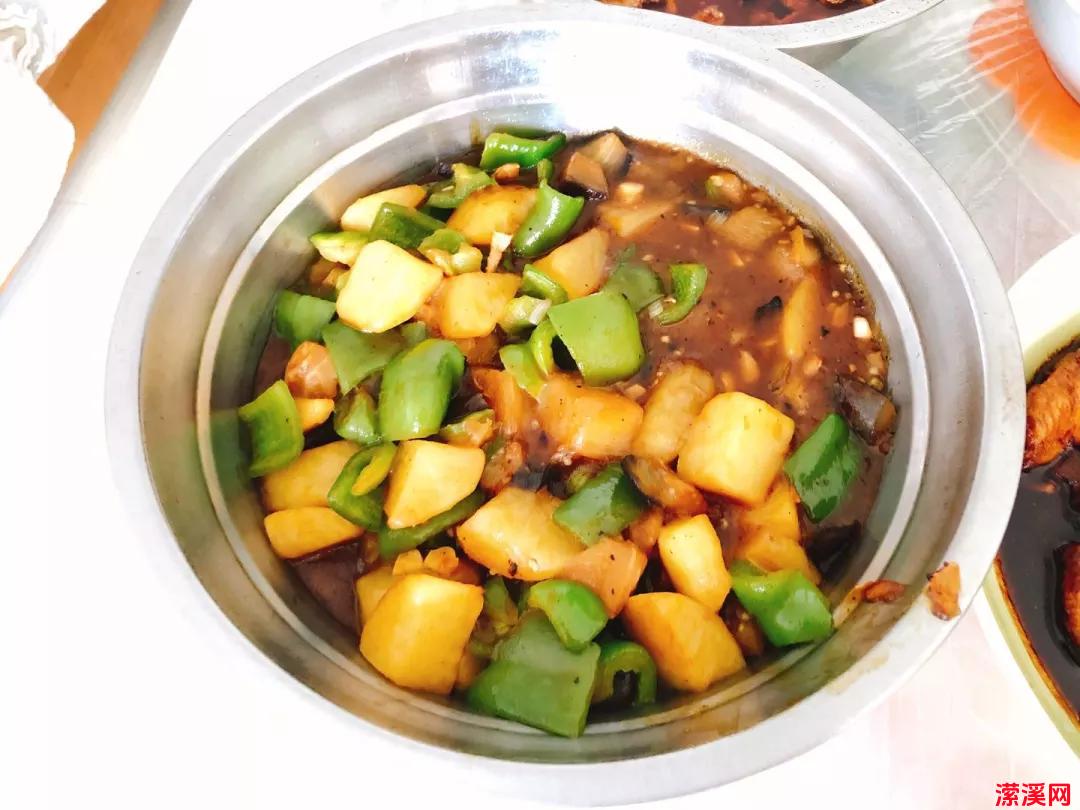 详细阅读:地三鲜,是一道东北传统名菜。 地三鲜,是一道东北传统名菜。