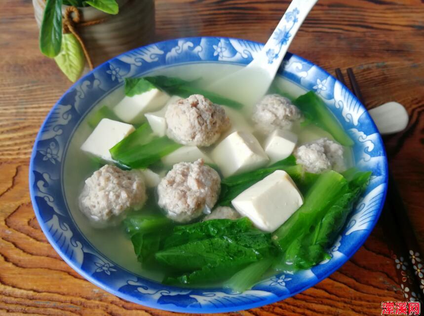 豆腐蔬菜丸子汤：营养与美味的完美结合