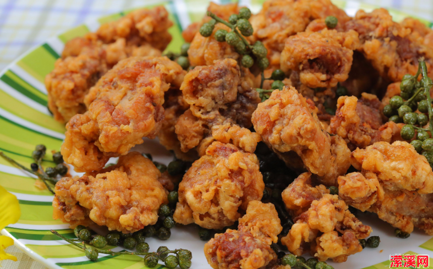 香辣炸鸡作为聚会小吃还是日常解馋零食，都是不错的选择