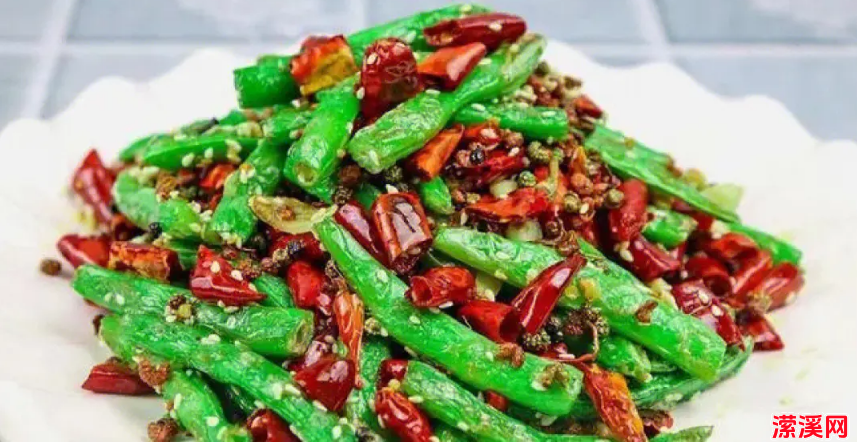 无论是家庭聚餐还是朋友聚会，干煸四季豆都是一道不错的选择