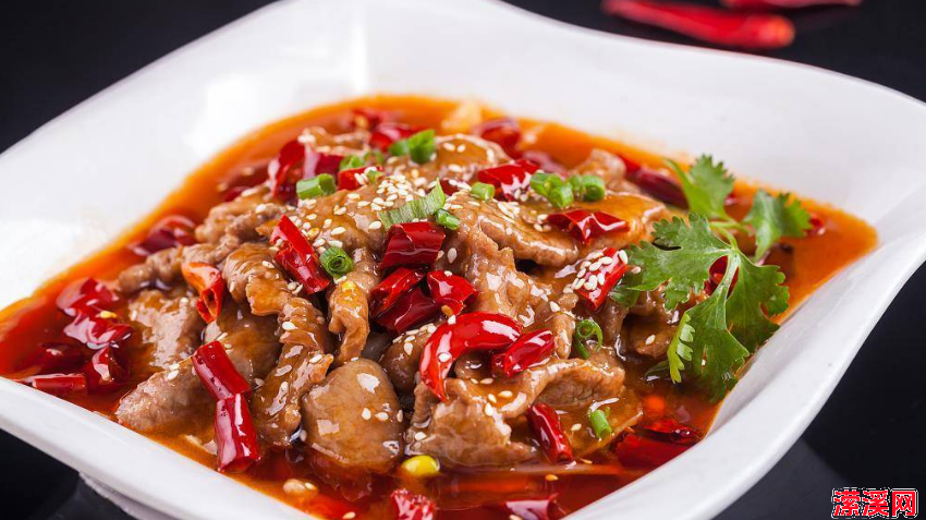 四川特色美食水煮牛肉，拥有香辣细烂的口感