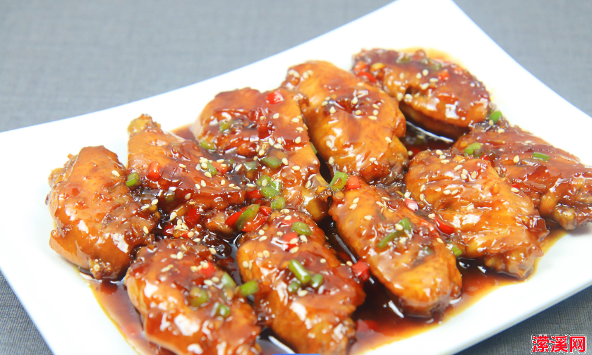 红烧鸡翅怎么做好吃又简单，红烧鸡翅的家常做法分享