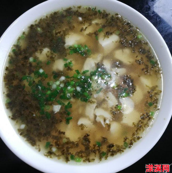 东北酸菜豆腐汤的家常做法，这道酸菜豆腐汤做法超简单