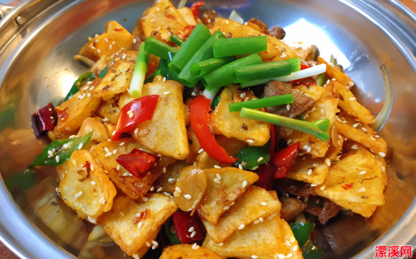 手把手教你做干锅土豆片，比吃肉还香，超级下饭！