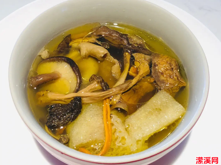 煲菌汤家常的做法大全，教你做三道味香浓郁的素菌汤