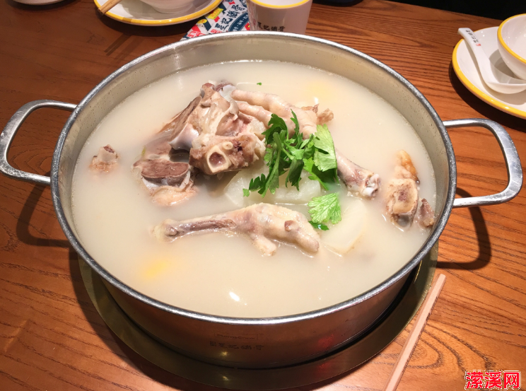 大骨头怎么炖好吃又烂，炖大骨头汤切记不要直接炖