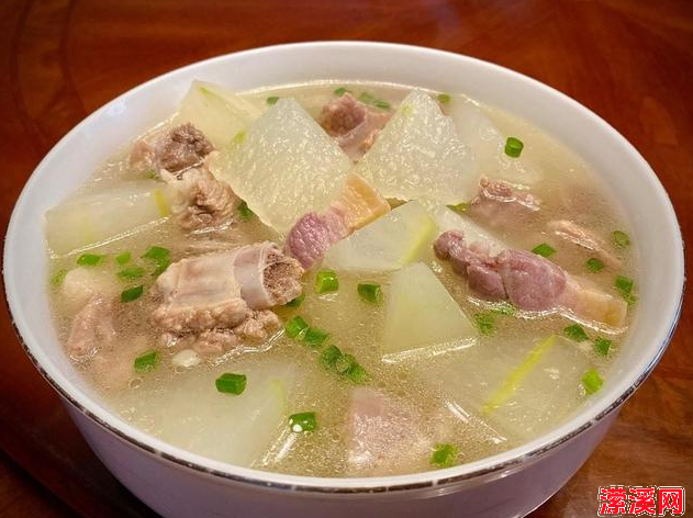 冬瓜炖排骨的做法最正宗，只需掌握这两个小技巧，汤鲜味美，清淡营养
