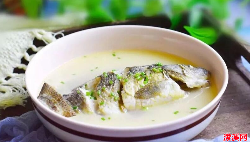 鲫鱼汤怎么做好吃又简单，简单快手又下饭的豆腐鲫鱼汤