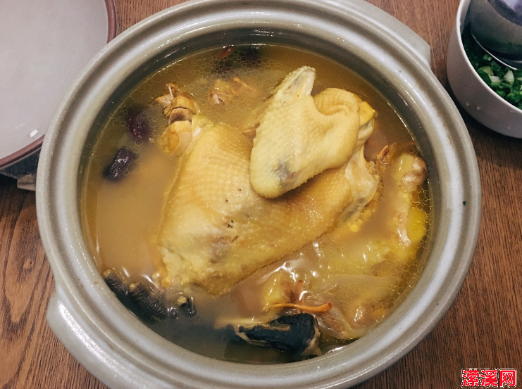 炖老母鸡汤的正宗做法，老母鸡怎么炖才容易烂