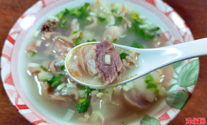 炖羊肉汤最正宗的做法，记住四放三不放羊肉汤浓奶白