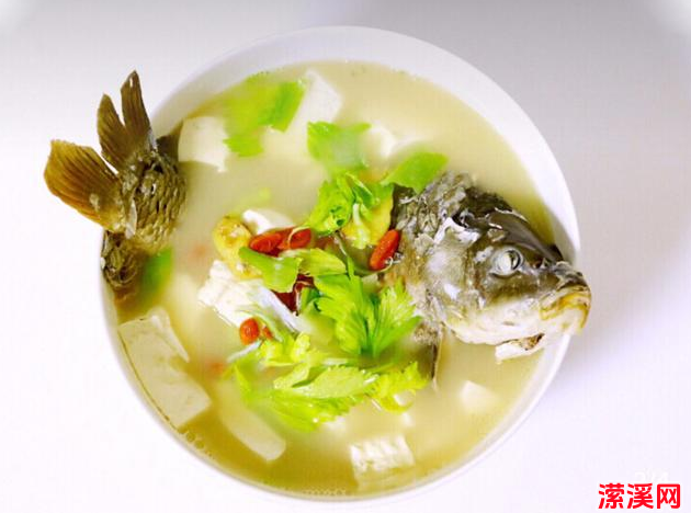 鲤鱼豆腐汤怎么做好吃，鲤鱼豆腐汤的家常做法