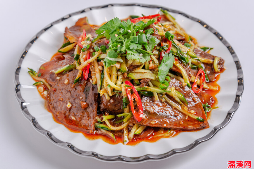 凉拌牛肉的家常做法，这道凉拌香辣牛肉汤汁都要舔干净