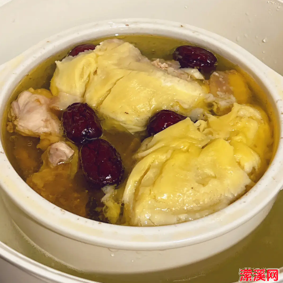榴莲煲鸡汤的家常做法，榴莲炖鸡原来这么好吃