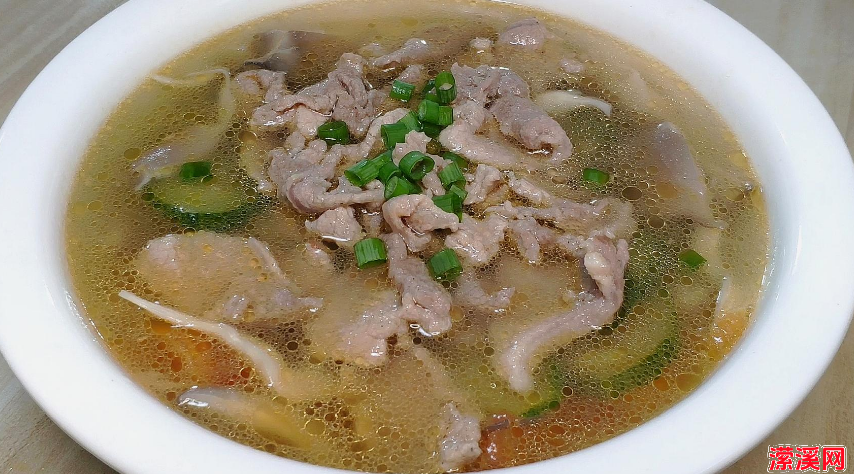 蘑菇肉片汤的家常做法，三鲜肉片汤这样做太香了