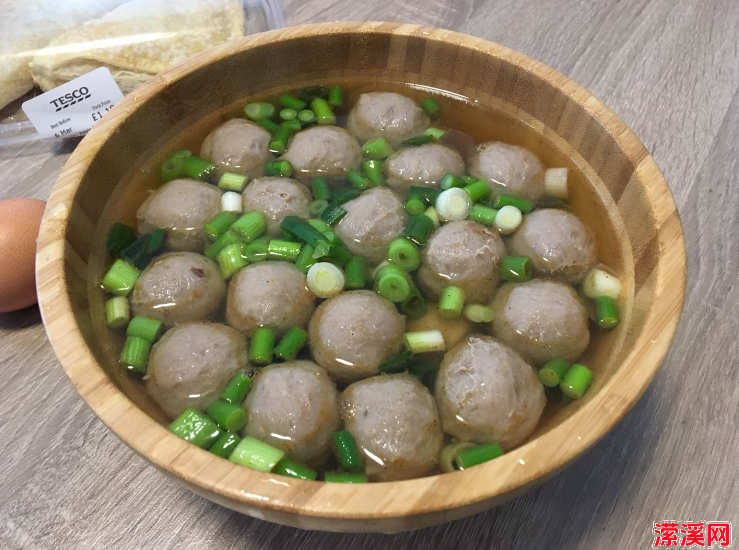 牛肉丸子汤怎么做好吃，只要多加两味调料牛肉丸子非常香嫩