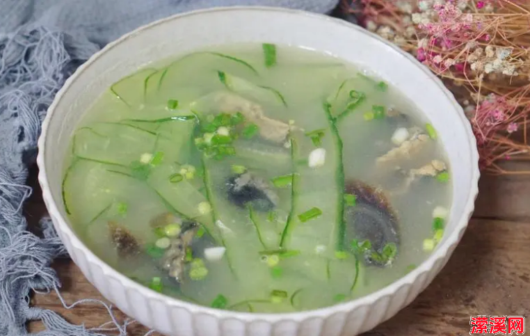 皮蛋黄瓜汤怎么做好吃又简单，黄瓜皮蛋汤如何做好喝