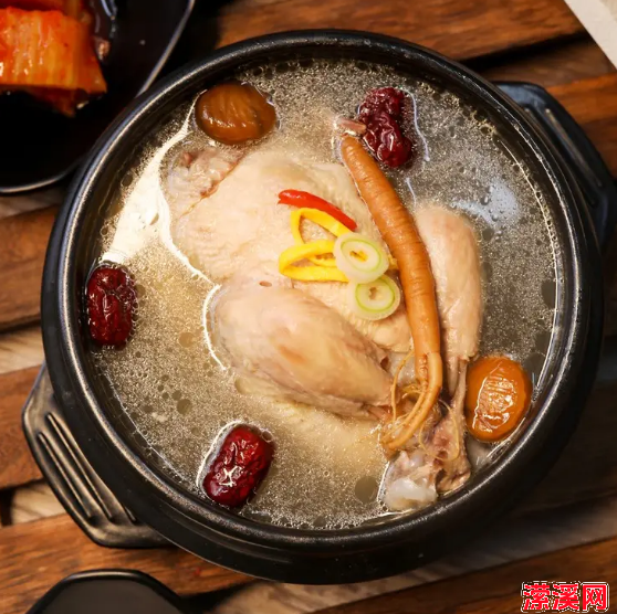 详细阅读:人参煲鸡汤还可以加什么材料呢,鲜人参炖鸡汤最经典的做法 人参煲鸡汤还可以加什么材料呢,鲜人参炖鸡汤最经典的做法