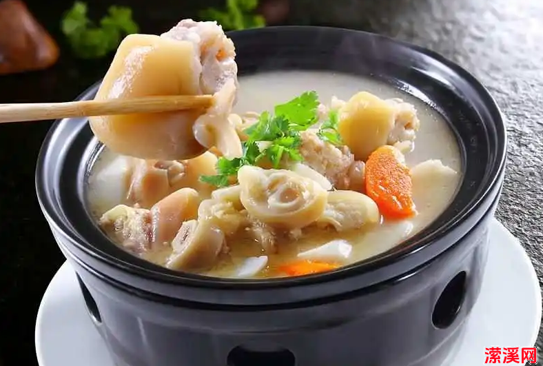 砂锅蹄花汤怎么炖好吃又软烂，这才是砂锅炖猪蹄最好吃的做法