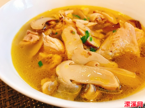 鲜松茸炖鸡汤怎么炖才好喝，松茸炖鸡汤怎么做鲜嫩柔滑