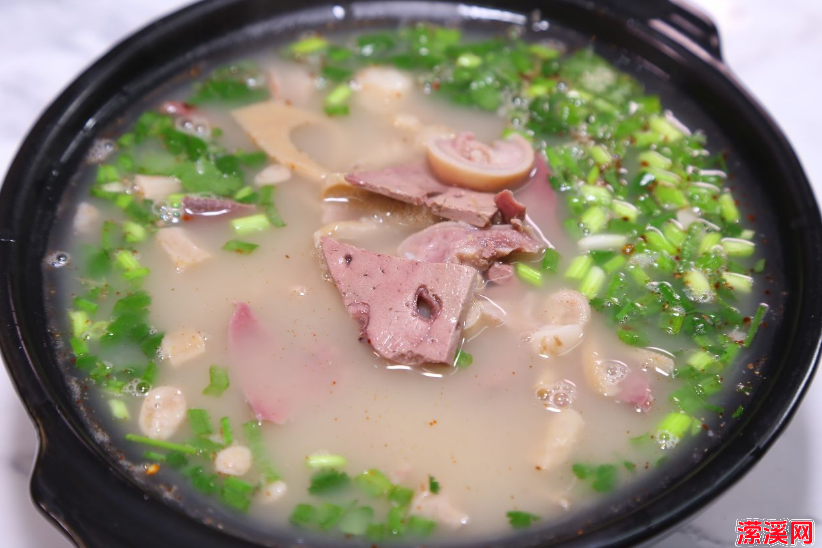 羊杂汤的家常做法，记住2样东西别少放羊杂汤奶白浓郁