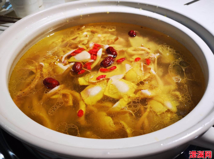 鱿鱼汤怎么做好喝，教你做家常美味的鱿鱼汤