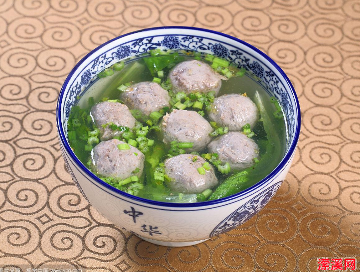 怎么做牛肉丸子汤好吃，只要多加两味调料丸子非常香嫩