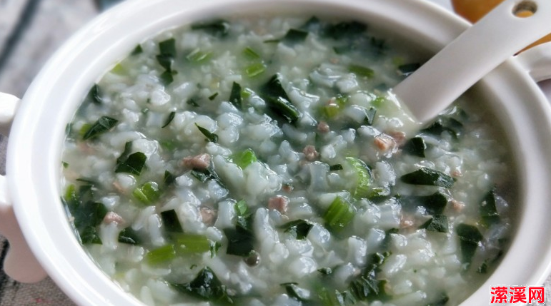 菠菜大米粥怎么做好吃，大人孩子都爱喝的菠菜瘦肉粥