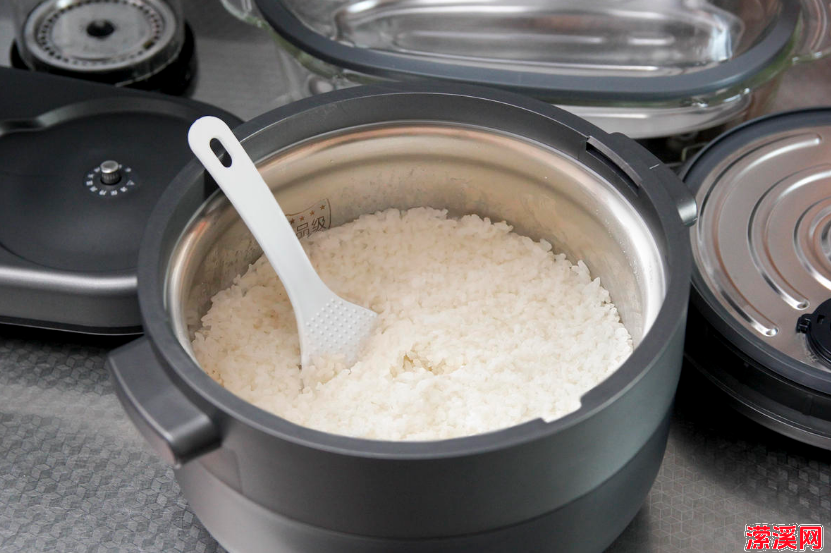 电饭煲怎么煮饭步骤，电饭煲蒸米饭的正确用法