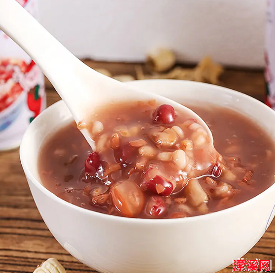 桂圆莲子八宝粥的大全，自制软糯香甜的桂圆莲子八宝粥