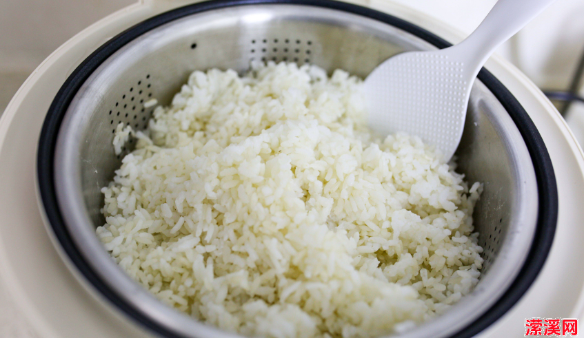 沥米饭怎么煮好吃，教你沥米饭的新吃法