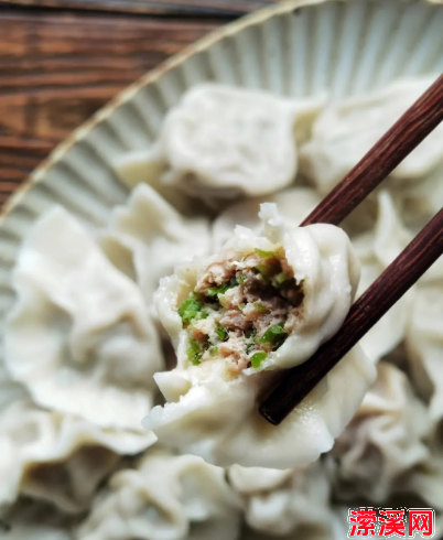 青椒肉馅饺子怎么调馅好吃（超下饭的青椒肉馅水饺）