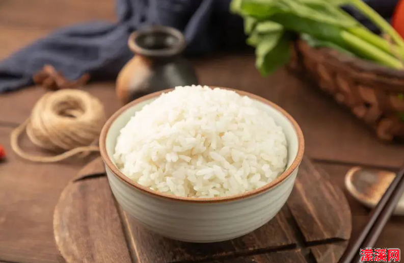 剩米饭做锅巴的做法，原来用剩米饭做的锅巴这么好吃