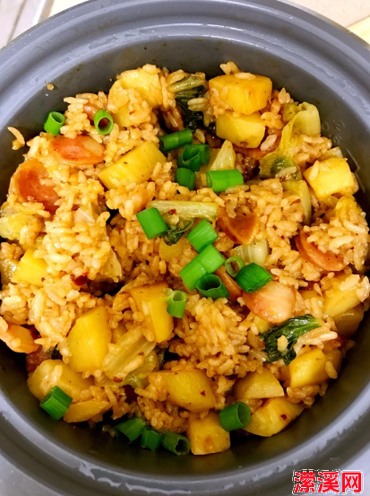 土豆焖米饭的做法大全，教你最简单的土豆焖饭）