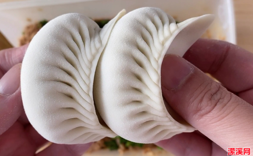 月牙饺子的制作方法及教程，手把手教你包透明的月牙饺子