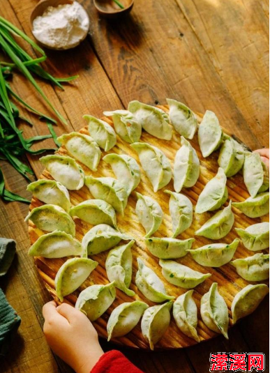 怎样煮冻饺子不破窍门，牢记3个技巧饺子煮好像鲜饺
