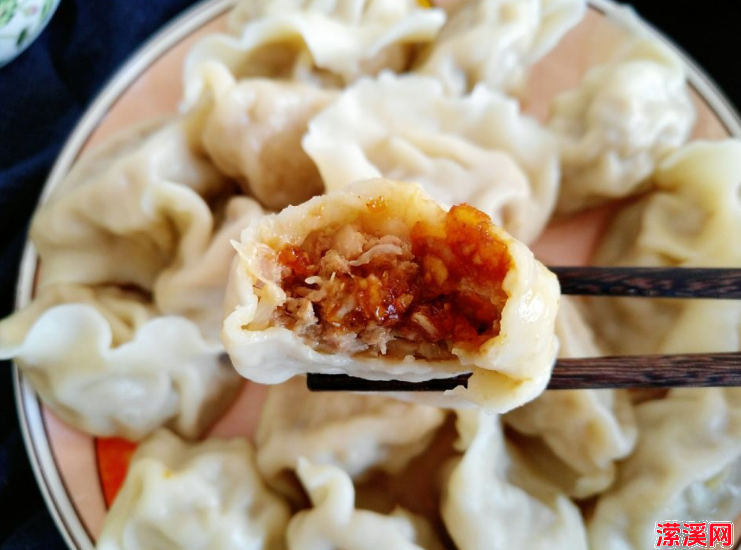 猪肉酸菜馅饺子怎么调馅好吃，掌握好2个窍门饺子出锅鲜香软嫩