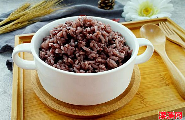 紫米饭的做法大全，原来土豆沙拉紫米饭团这么好吃