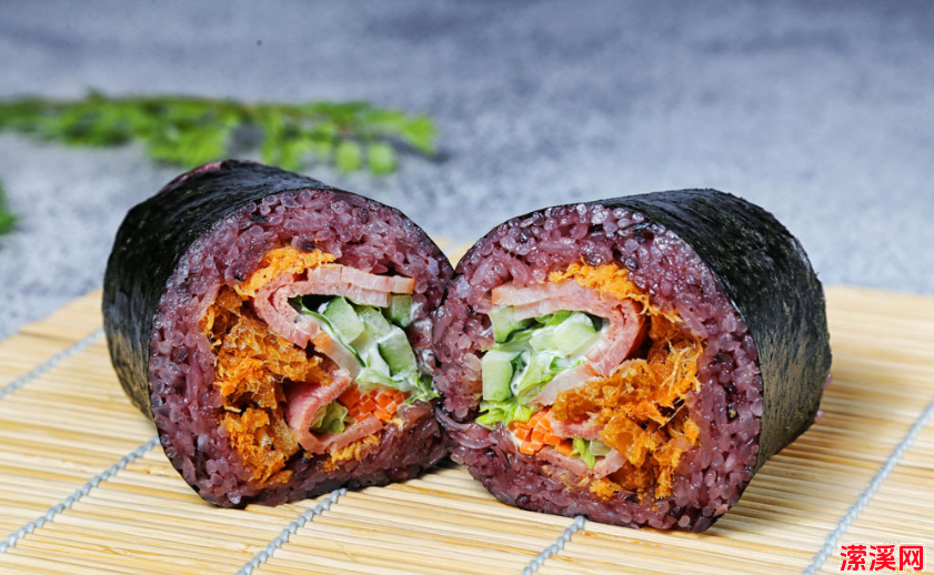 紫米饭团的做法和配方，比寿司还好吃的紫米饭团