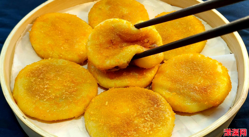 地瓜饼怎么做好吃又简单，香甜软糯的红薯饼这样做