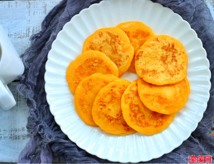 红薯饼怎么做松软好吃，香甜软糯的红薯饼原来做法这么简单