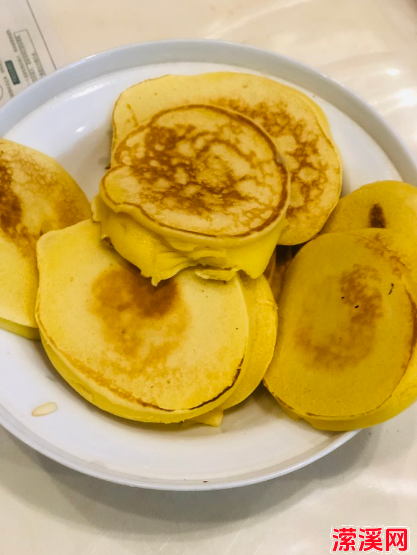 鸡蛋饼的家常制作方法，教你5分钟做出软噗噗的奶油鸡蛋饼