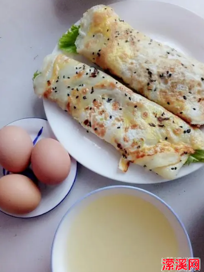 鸡蛋饼怎么做松软好吃，教你煎出软蓬蓬的鸡蛋饼