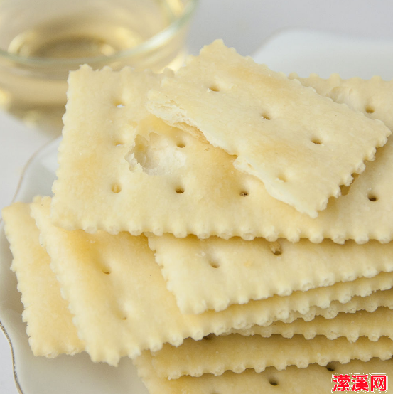 家常普通小苏打饼的做法，零失败香酥可口的苏打饼干这样做