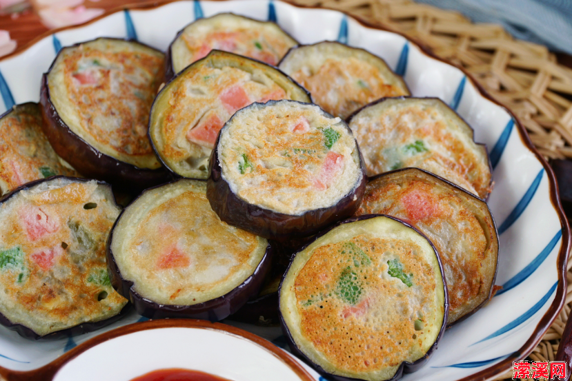 茄子饼怎么做好吃又简单，简单好吃的茄子时蔬饼