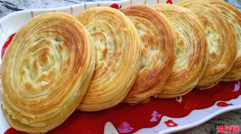 香酥饼的家常做法 ，记住关键2步香酥饼个个薄如纸