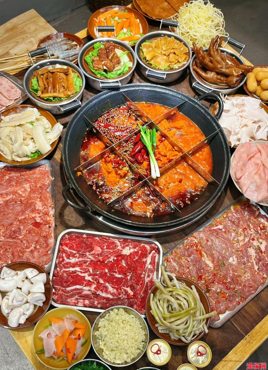 详细阅读:四川火锅:麻辣鲜香的川渝风味盛宴 四川火锅:麻辣鲜香的川渝风味盛宴