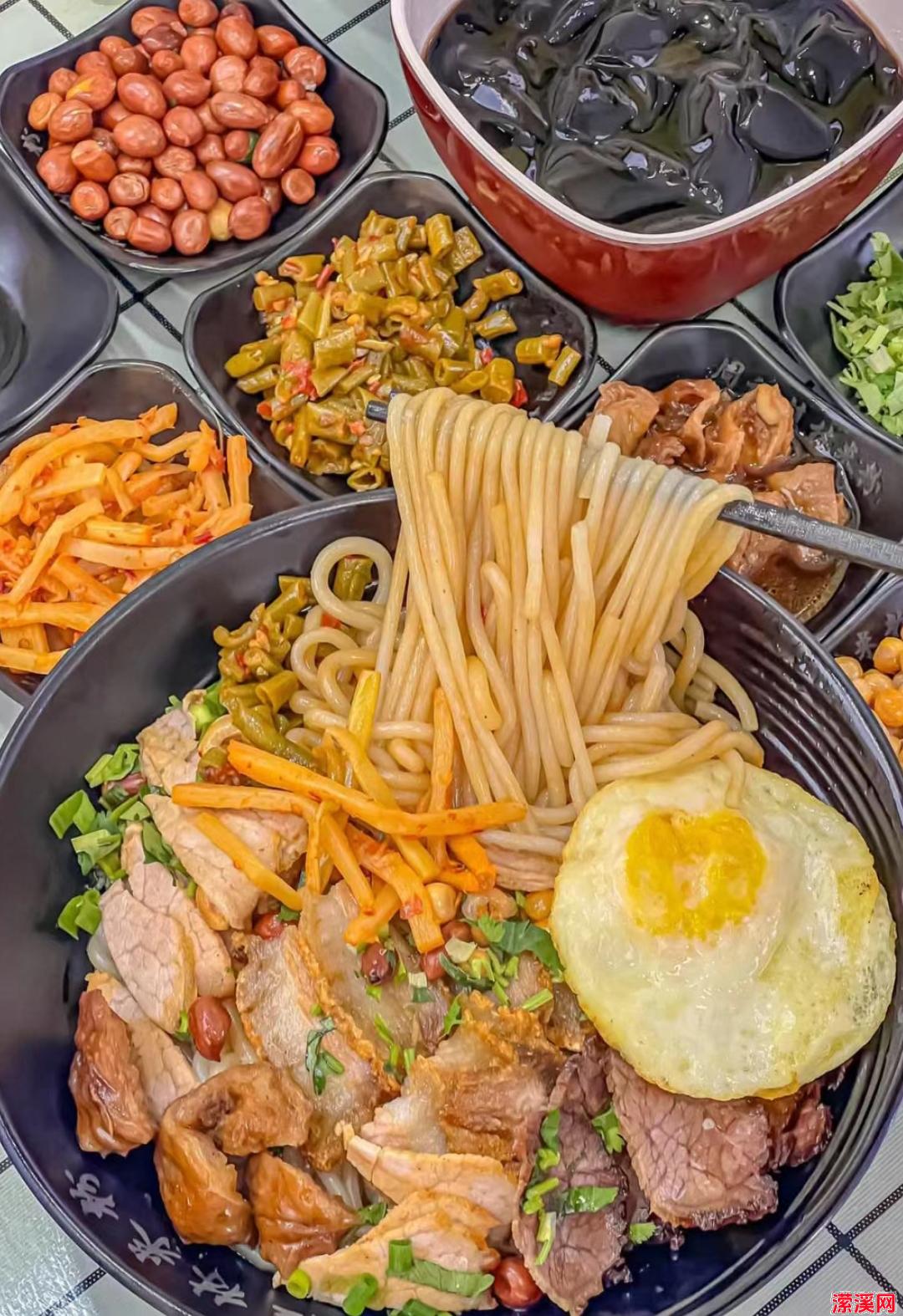 详细阅读:广西风味:桂林米粉,酸辣爽口的地道小吃 广西风味:桂林米粉,酸辣爽口的地道小吃