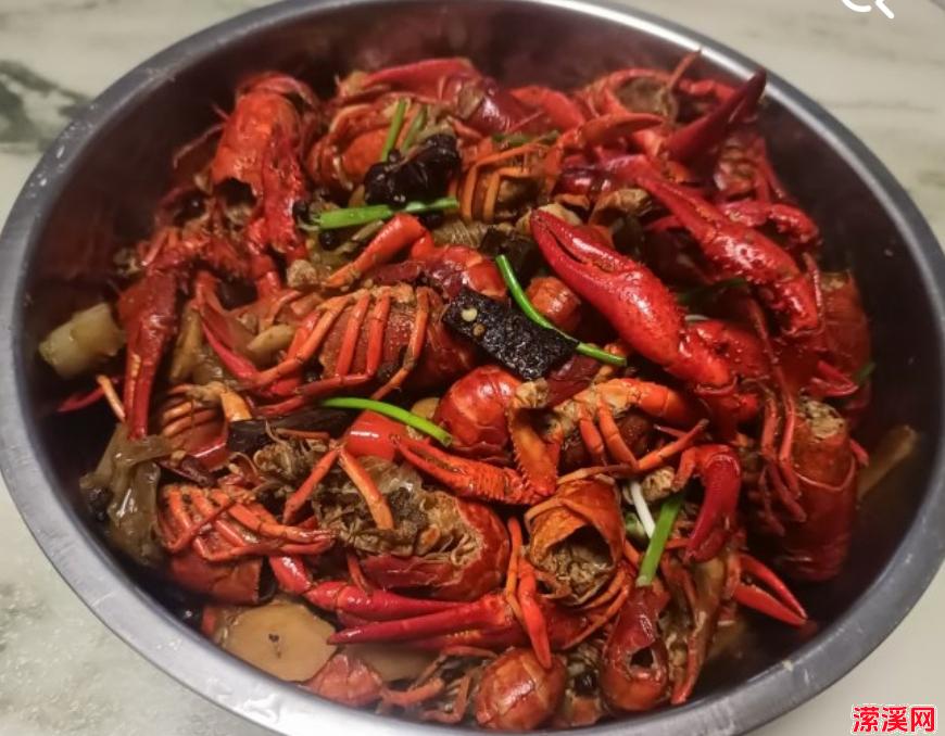 鲜香扑鼻红烧龙虾，滋味浓郁宴请佳肴