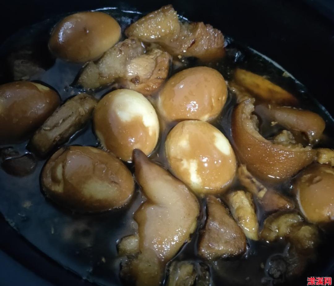 详细阅读:酸香暖胃黑米醋姜猪脚,传统滋补软糯入味 酸香暖胃黑米醋姜猪脚,传统滋补软糯入味